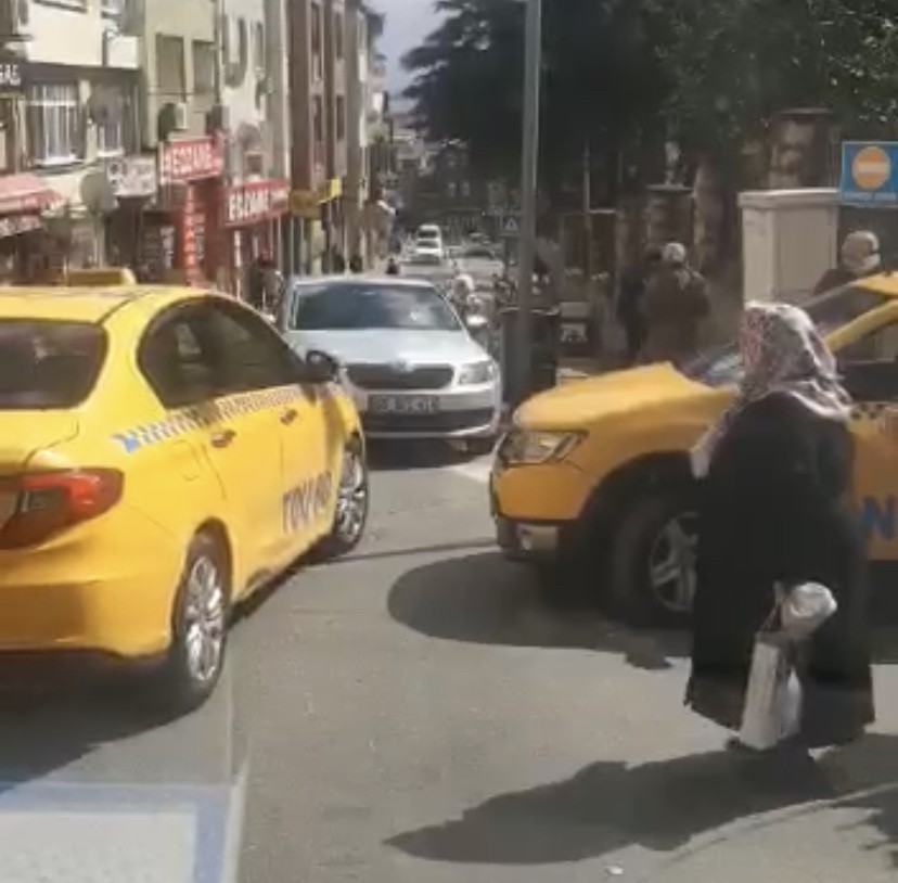 Fatih’te ‘insanlık ölmüş’ dedirten olay! Yaşlı kadın taksiye binmek için yalvardı