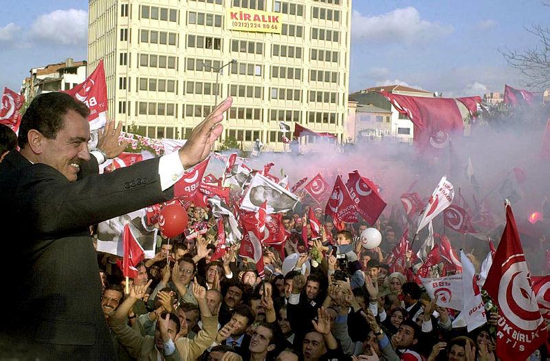 Muhsin Yazıcıoğlu vefatının 13. yıldönümünde anılıyor! İlkeli duruşuyla Türk siyasetinde iz bıraktı
