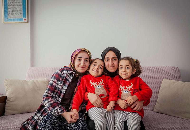 Dünyada yaşayan tek yumurta ikizi SMA Tip 2 hastalarının fedakar halası! Geçirdikleri kaza sonrası hastalığı öğrendiler