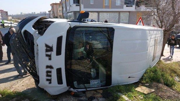 Samsunda feci kaza! Öğrenci servisi ile cip çarpıştı
