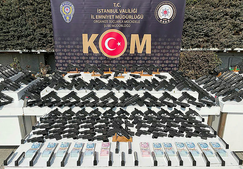 İstanbul merkezli 6 ilde silah kaçakçılığı operasyonu! 61 kişi yakalandı
