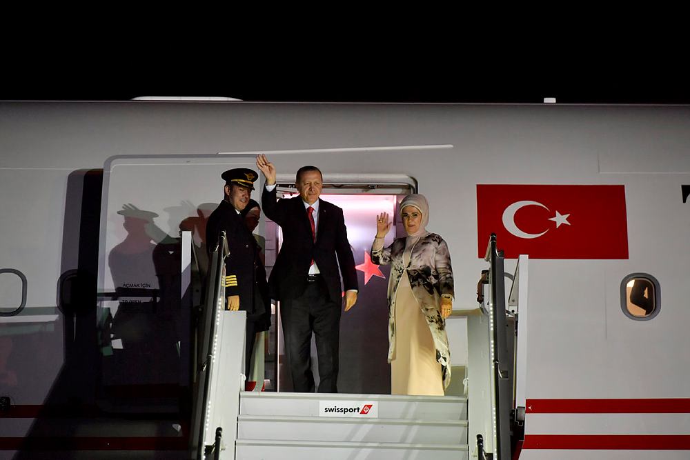 Başkan Erdoğan, Özbekistandan Türkiyeye döndü