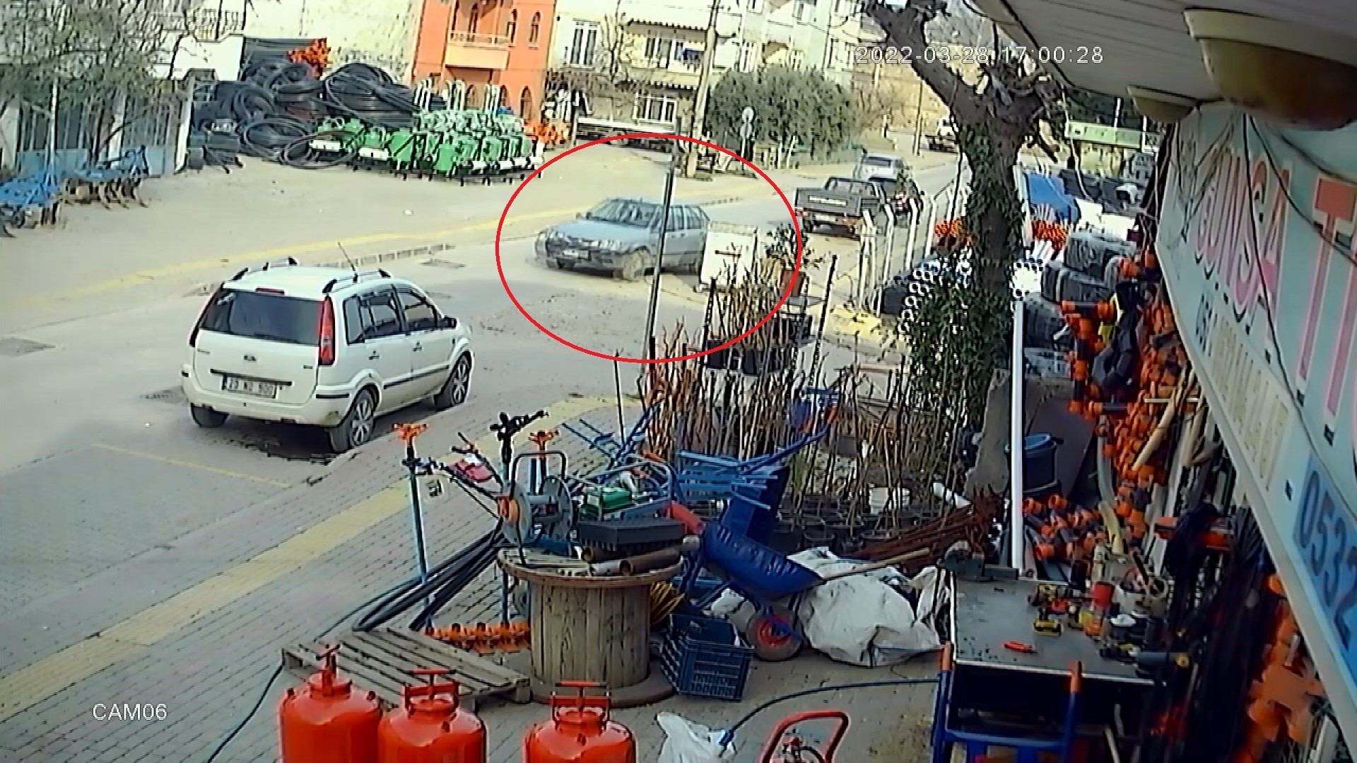 Bursa’da 7 dakikada otomobil soygunu kamerada!