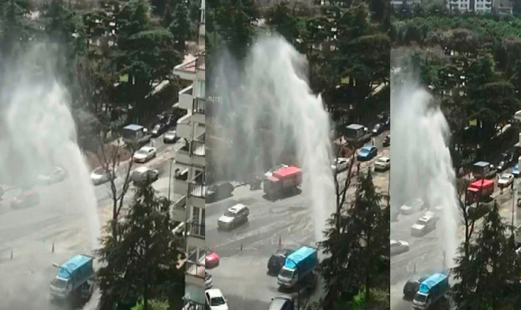 Son dakika: Kadıköyde çalışma sırasında İSKİye ait su borusu patladı