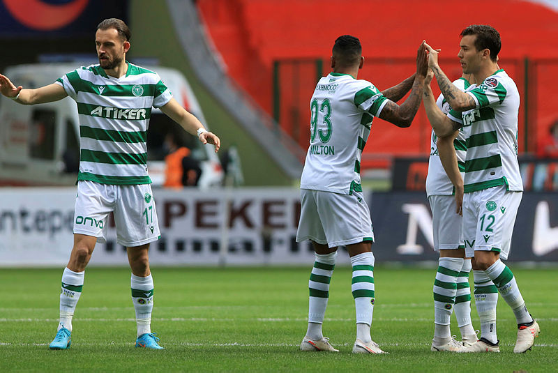 Konyaspor evinde Göztepeyi devirdi!