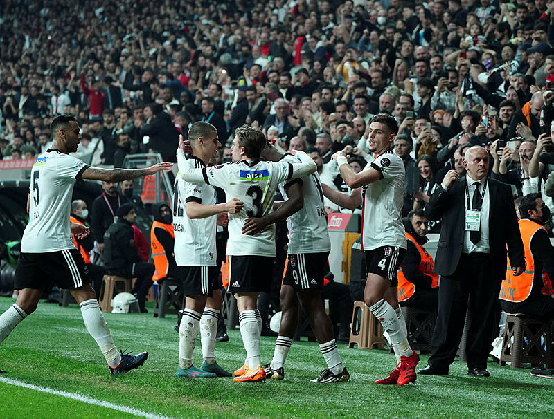 Dolmabahçede görkemli gece! Beşiktaş 4-1 Alanyaspor (MAÇ SONUCU-ÖZET)