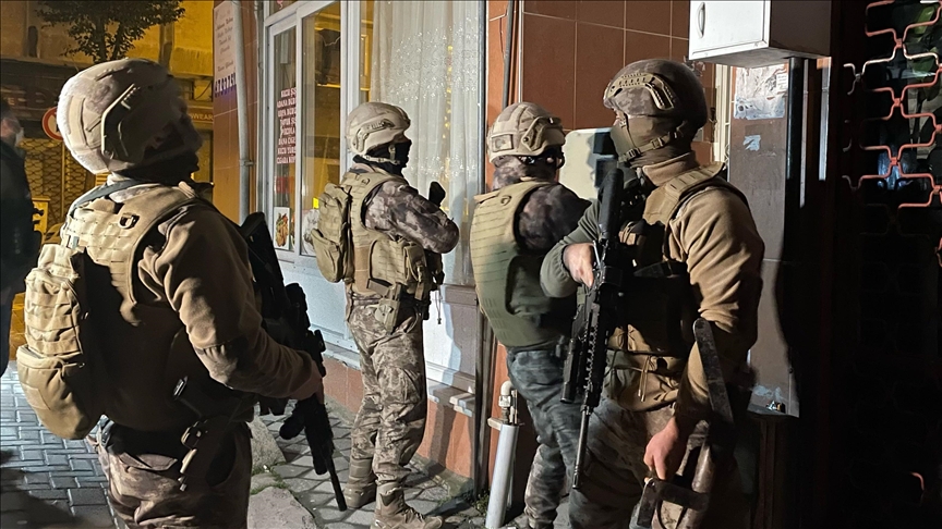 İzmirde uyuşturucu operasyonu: 19 kişi yakalandı