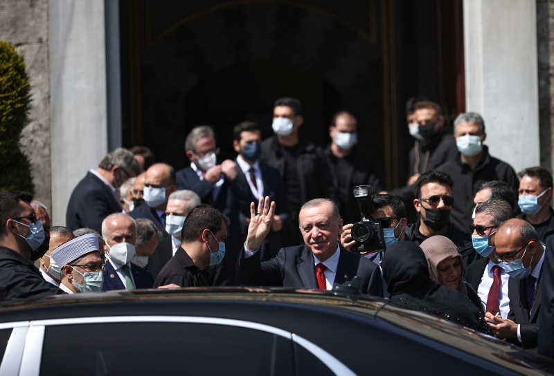 Cuma namazını Ayasofyada kılan Başkan Erdoğan vatandaşlarla sohbet etti