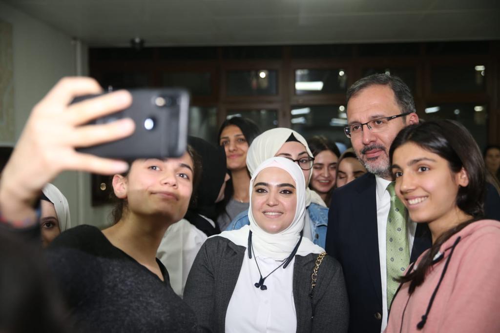 Gençlik ve Spor Bakanı Muharrem Kasapoğlu Tuncelide öğrencilerle iftarda buluştu