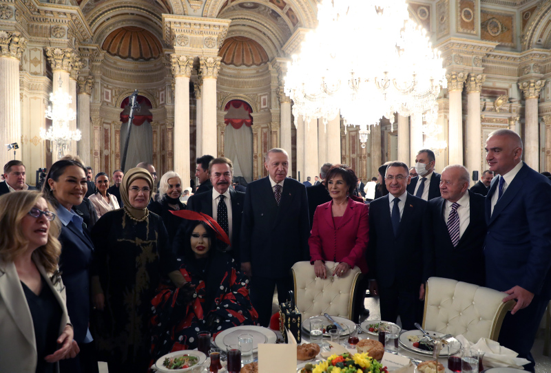 Başkan Recep Tayyip Erdoğan’la iftar yapan sanatçılar yaşananları anlattı! “Hepimizi tek tek onore etti