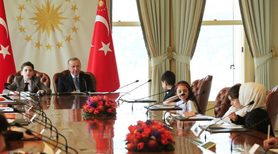 Başkan Erdoğan Vahdettin Köşkünde çocukları kabul etti
