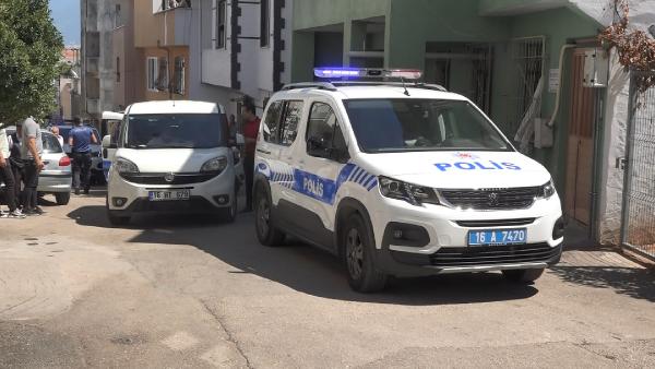 Bursa’da şoke eden olay! Boğazına bıçak dayayıp, kendini odaya kilitledi - 6