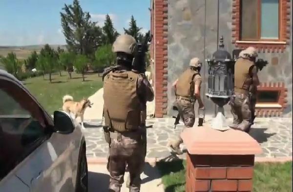 1659447435313.jpeg Nefes kesen operasyon! Uyuşturucu tacirleri böyle yakalandı - 3