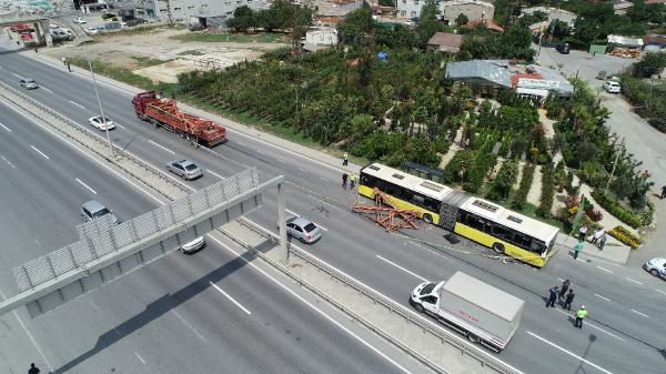 Son dakika: İstanbul'da kamyondaki demirler İETT otobüsüne düştü | Çok sayıda yaralı var