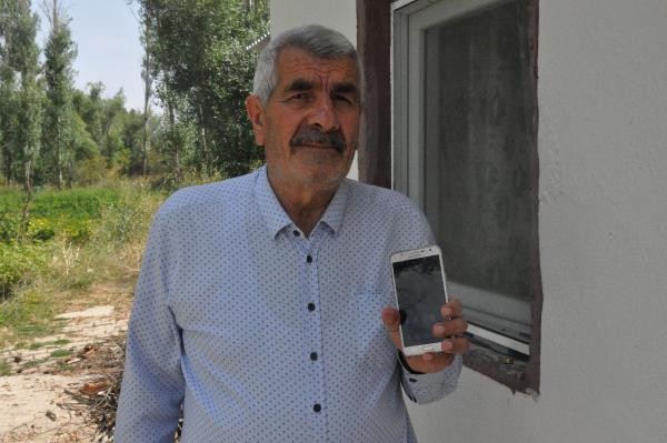 gumushanede-bir-telefonla-hayati-karardi-25-yillik-birikimi-1-saatte-gitti-1661586650145.jpg Gümüşhane’de bir telefonla hayatı karardı! 25 yıllık birikimi 1 saatte gitti - 1
