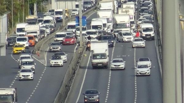 avcilarda-kaza-minibuse-carpan-otomobil-defalarca-takla-atti-4-yarali-1666273594048.jpeg Avcılar'da kaza! Minibüse çarpan otomobil defalarca takla attı: 4 yaralı - 5