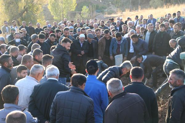 turkiyenin-ilk-kadin-korucusu-hayatini-kaybetti-gulsen-oztepe-kansere-yenik-dustu-1666684281968.jpg Türkiye’nin ilk kadın korucusu hayatını kaybetti! Gülşen Öztepe kansere yenik düştü - 4