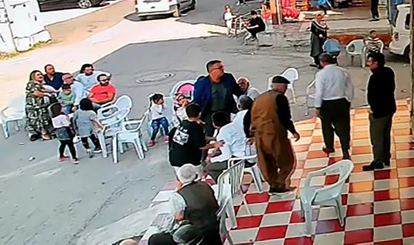 Adana’da sokak düğününde kan aktı! Sandalyede otururken vurulduğu anlar kamerada - 2