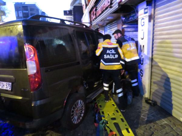 1668148565727.jpg İstanbul’da feci kaza! Kaldırıma çıkan araç kadına çarptı - 5