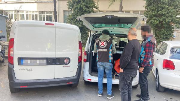 surucunun-soke-eden-duyarsizligi-kameralara-yansidi-ambulans-dakikalarca-siren-caldi-yol-vermedi-1668586830230.jpg Sürücünün şoke eden duyarsızlığı kameralara yansıdı! Ambulans dakikalarca siren çaldı yol vermedi - 4