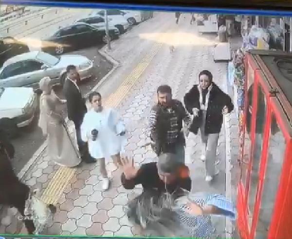 Hatay’da sokak ortasında rezalet! Kaldırımda yürüyen kızları önce taciz etti, sonra dövdü - 1
