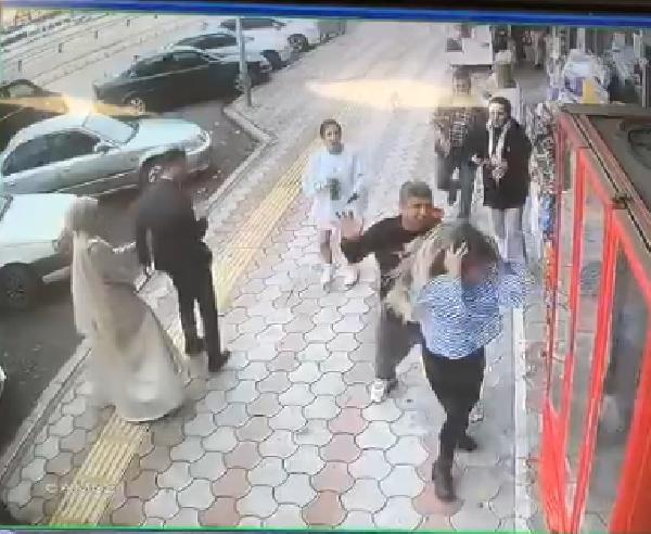 Hatay’da sokak ortasında rezalet! Kaldırımda yürüyen kızları önce taciz etti, sonra dövdü - 6