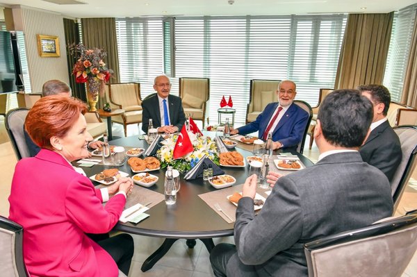 hdpli-selahattin-demirtas-ysk-uyelerini-tehdit-etti-yargilanacaklarindan-emin-olmalilar-1675187757428.jpg HDP'li Selahattin Demirtaş YSK üyelerini tehdit etti: "Yargılanacaklarından emin olmalılar" - 1