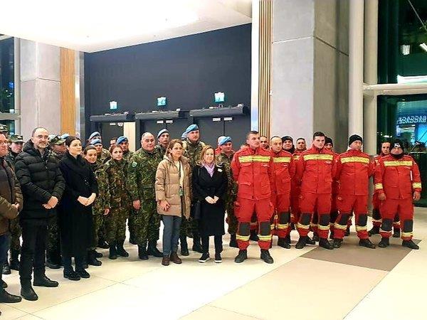1675739842331.jpeg Binlerce yardım gönüllüsü İstanbul Havalimanı'na akın etti - 1