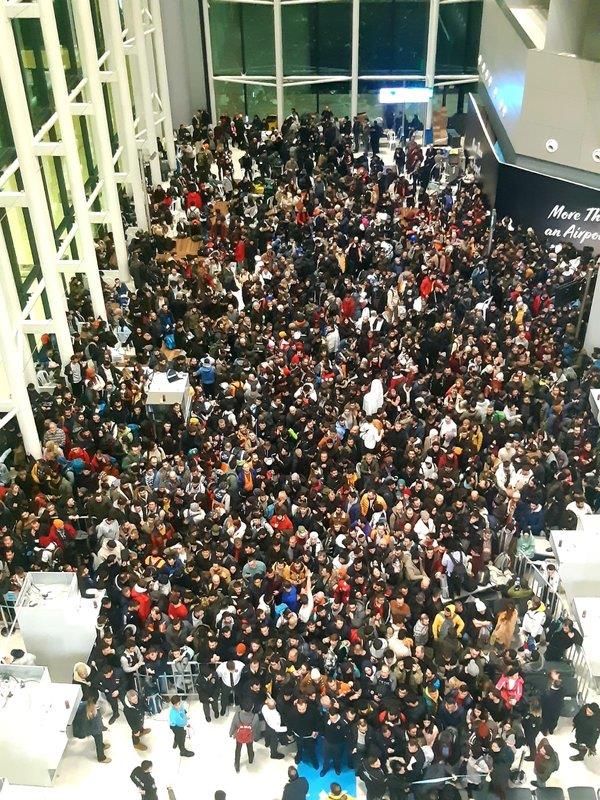 1675739847822.jpeg Binlerce yardım gönüllüsü İstanbul Havalimanı'na akın etti - 3