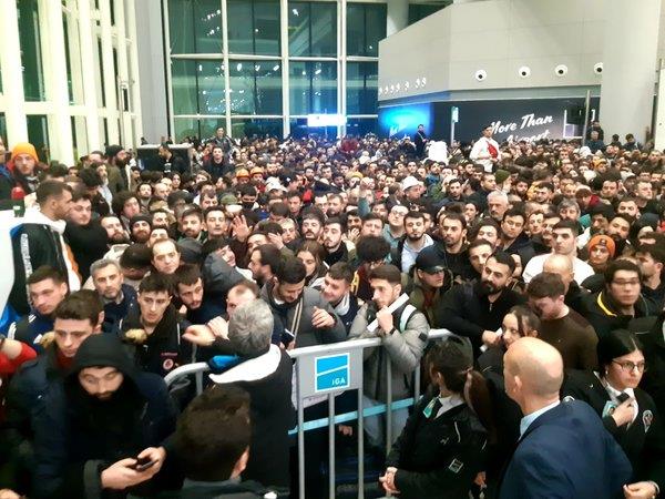1675739859771.jpeg Binlerce yardım gönüllüsü İstanbul Havalimanı'na akın etti - 4