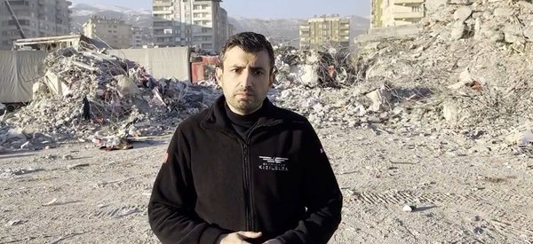 1676477052574.jpg Depremzede gençten Ali Babacan'a BAYKAR tepkisi: Kapatacaktınız ama bizim için seferber oldular - 3