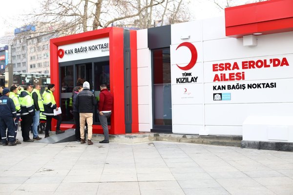 ’Esra Erol’da Ailesi kan bağış noktası faaliyete başladı
