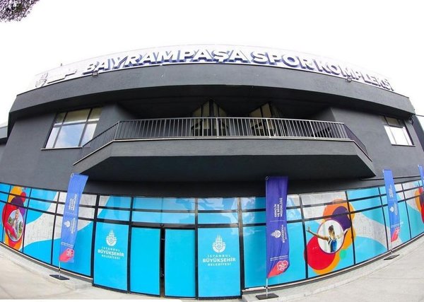 15 yıllık spor salonunu yeniden açtılar! CHP'li İBB'den tabela hizmeti - 2