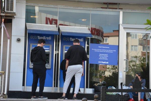 1685450485369.jpeg Ekrem İmamoğlu'nun banka manipülasyonu patladı! Vatandaş rahatça parasını çekti İBB Başkanına tepki gösterdi - 2