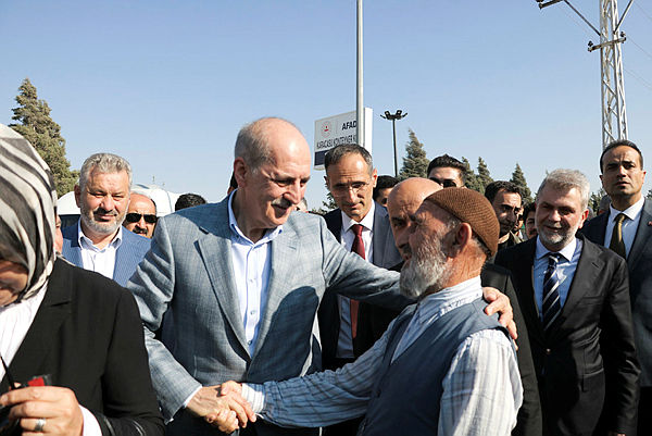 TBMM Başkanı Numan Kurtulmuş deprem bölgesinde A Haber'in sorularını yanıtladı - 1