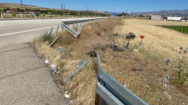 Elazığ'da korkunç kaza! Otomobil şarampole uçup ters döndü: Çok sayıda yaralı var - 1