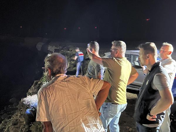 1688712832839.jpg Çanakkale’de şüpheli ölüm! Erkek arkadaşıyla gün batımını izlemeye gitti 32 metreden düşüp hayatını kaybetti - 3