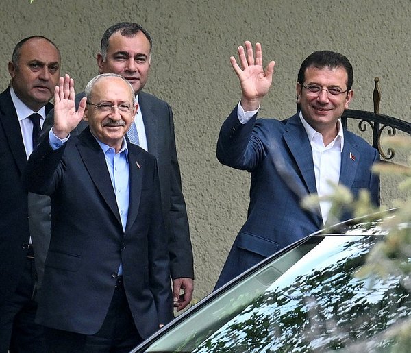 1688755614839.jpg İmamoğlu’nun yancıları rakı masasında poz kesti! Hikmet Çetin’den Kemal Kılıçdaroğlu’na salvo: CHP’yi sağa çeken proje… - 1