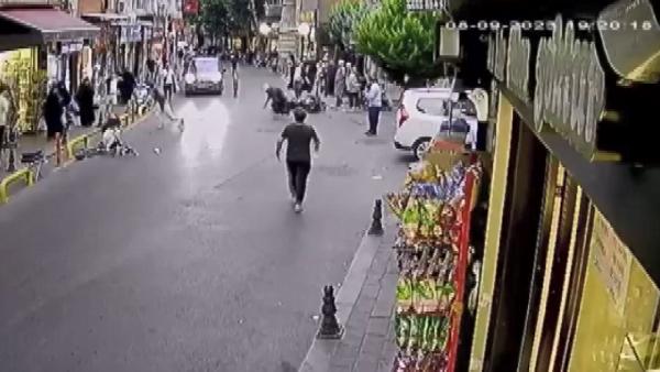 1691656477083.jpg Fatih’te korkutan skuter kazası: 2 kişi yaralandı - 2