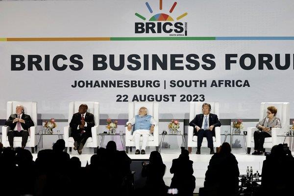 BRICS'e 6 yeni davet! ABD dolarının gücünü kıracak adım - 6