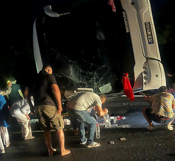 Denizli'de zincirleme kaza! 3 araç birbirine girdi! Çok sayıda ölü ve yaralı var... - 2