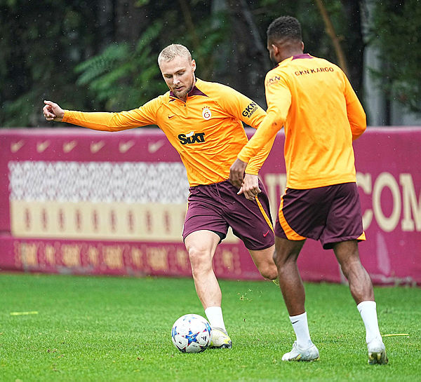 1696229790124.jpg Galatasaray'da Okan Buruk tercihini yaptı! Manchester United deplasmanında bambaşka bir ilk 11! Aslan ava çıkıyor... - 9
