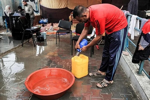 ’Susuz’ Gazze’ye 39 gün sonra yağmur yağdı! İnsani kriz boyut atladı...