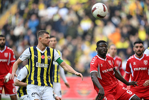 fenerbahce-yilport-samsunspor-maci-canli-anlatim-izle-super-ligde-zorlu-mac-1705847823800.jpg Fenerbahçe Kadıköy'de yara aldı! Fenerbahçe 1-1 Samsunspor (MAÇ SONUCU) - 4