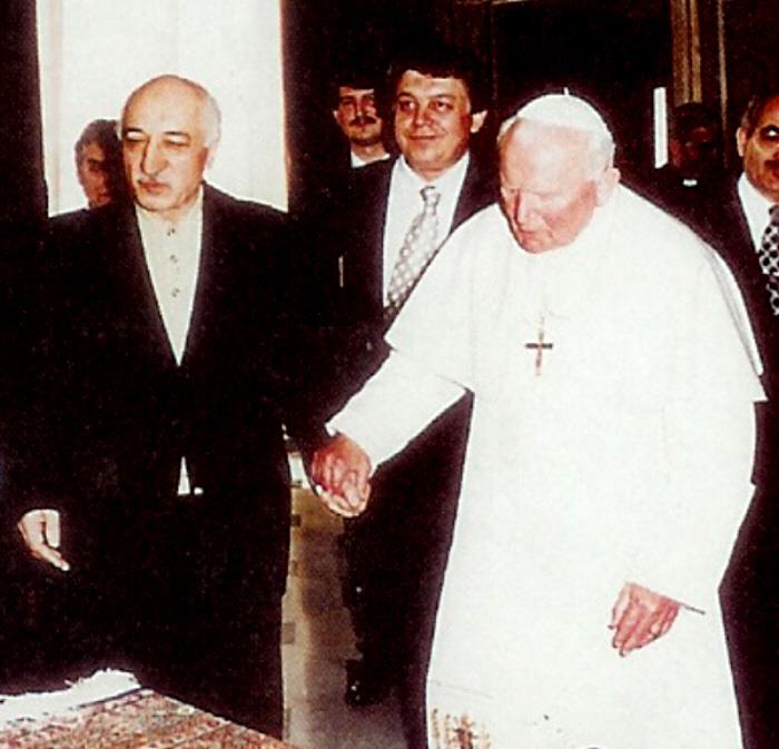 Vatikan lideri Papa 2. John Paul - vatan haini Gülen