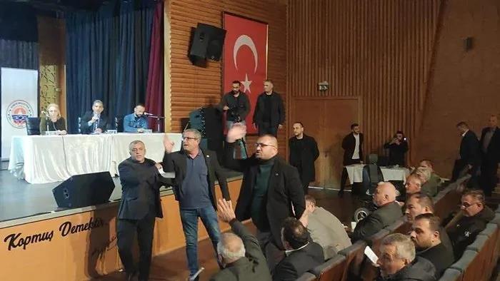 CHP'liler Gemlik Belediyesi Meclis’inde teröre hayır pankartına tahammül edemediler