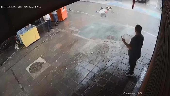 İzmir'de sokakta akıma kapılan 2 kişinin öldüğü dava; heyet, yeni bilirkişi raporu hazırlayacak