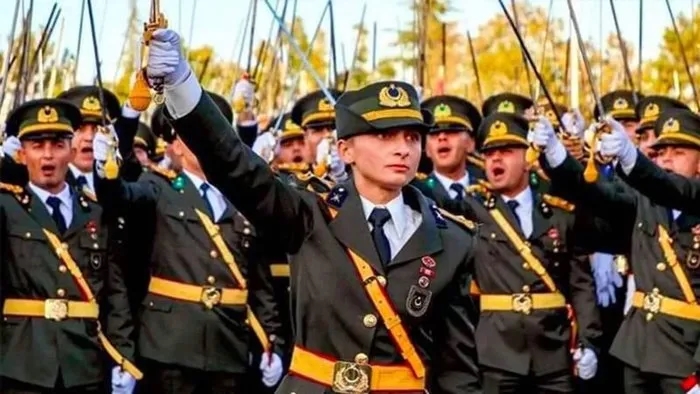 Korsan yemini okutan teğmen Ebru Eroğlu (AA) 