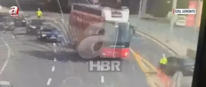 Ankara’da CHP otobüsünün şoförü polisin üzerine sürdü! Bakan Yerlikaya’dan açıklama...