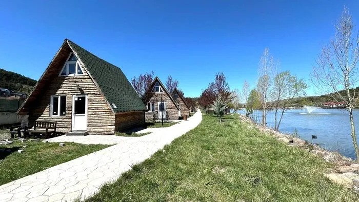 Çamlıdere'de yapılan ve belediyenin el koyduğu bungalov otel projesi (A Haber arşiv)